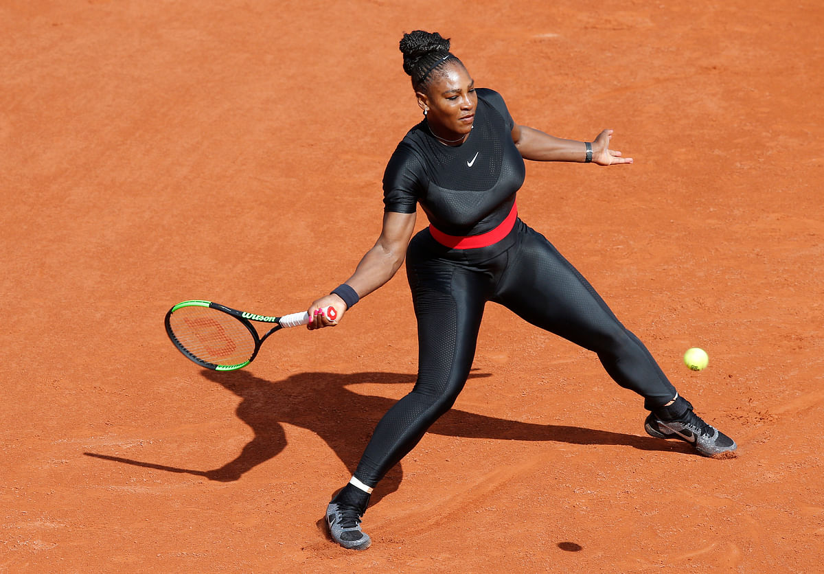 Serena Williams captivated the French crowd from the start of the contest to its 7-6(4) 6-4 conclusion.