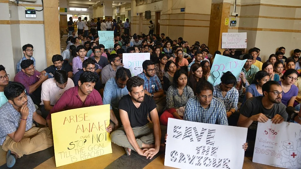 Doctors protesting against the thrashing on Saturday. 