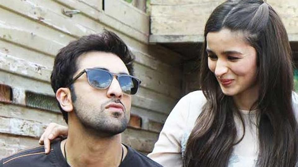 <div class="paragraphs"><p>Ranbir Kapoor and Alia Bhatt will reportedly tie the knot on 17 April.</p></div>