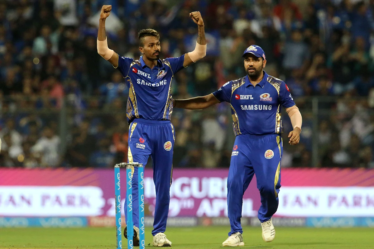 Hardik Pandya celebrates with Rohit Sharma.