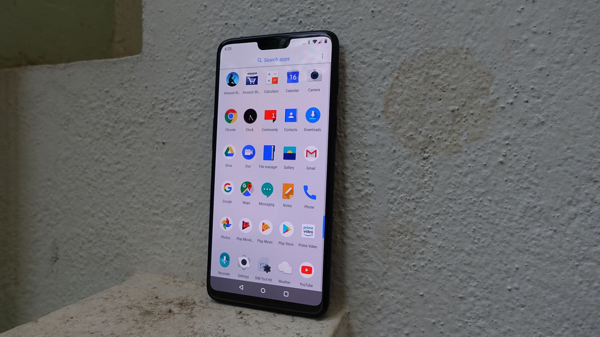 The OnePlus 6 comes with a FHD+ display