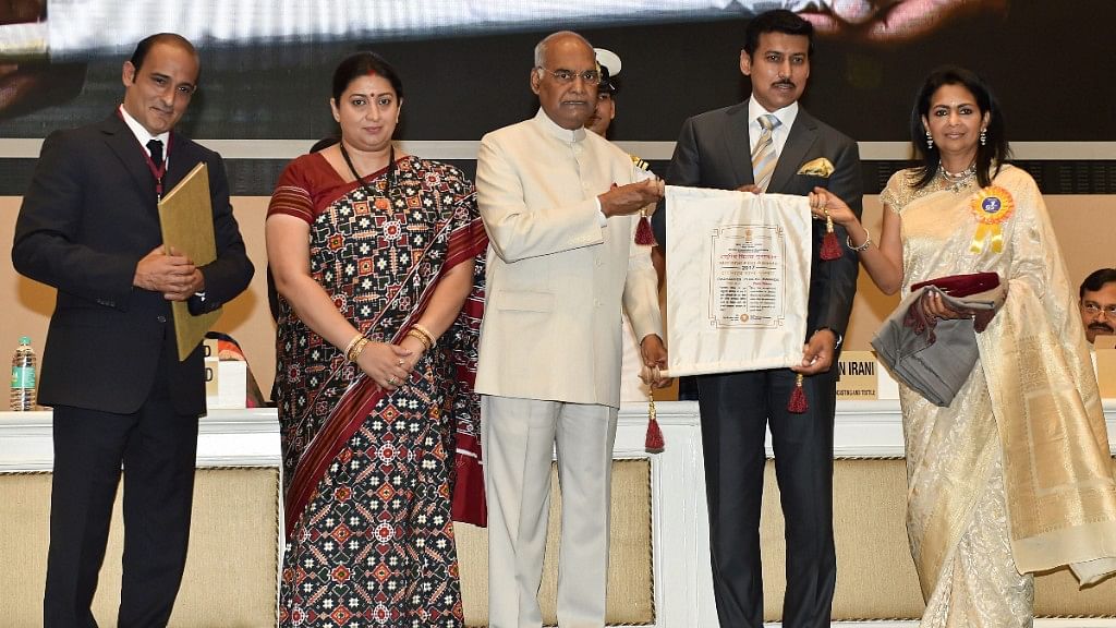 Wife Kavita Khanna and son Akshaye Khanna receive Dada Saheb Phalke award on behalf on Vinod Khanna