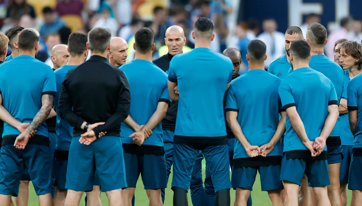 Real Madrid coach Zinedine Zidane talks to his players during a training session at the Olimpiyskiy Stadium in Kiev in Ukraine on Friday.