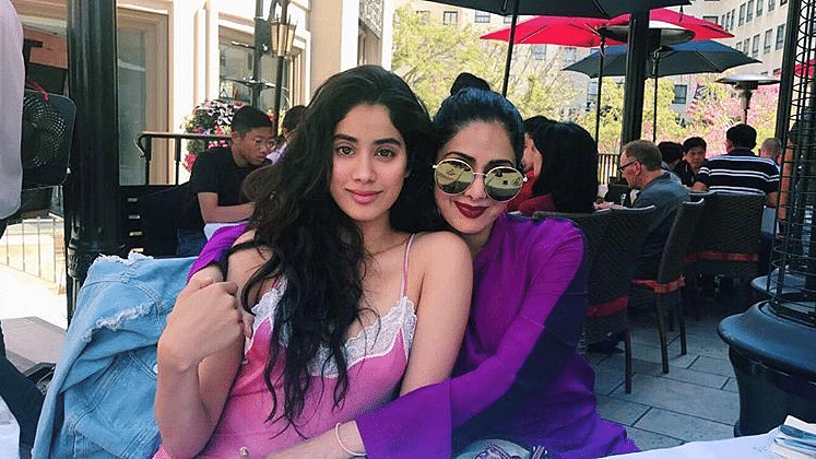 Janhvi Kapoor with her late mother, Sridevi.&nbsp;