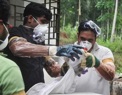 Kozhikode: Medical staff wear protective suit to avoid contacting Nipah virus that has claimed 12 lives in Kerala till now, in Kozhikode on May 25, 2018. (Photo: IANS)