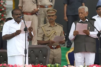 Bengaluru: Karnataka Governor Vajubhai Vala administers the oath of office to Janata Dal-Secular (JD-S) leader H.D. Kumaraswamy at Vidhana Soudha in Bengaluru on May 23, 2018. Kumaraswamy was sworn-in as the 25th Chief Minister of Karnataka. (Photo: IANS)