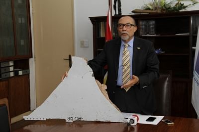 MAPUTO, April 20, 2016 (Xinhua) -- File photo taken on March 3, 2016 shows Joao de Abreu, director of the National Civil Aviation Institute of Mozambique, displaying a piece of an airplane during a news conference in Maputo, capital of Mozambique. The Australian Transport Safety Bureau on April 20, 2016 released a technical examination report, definitively saying the debris found in Mozambique was part of the lost Malaysia Airlines flight MH370. (Xinhua/Li Xiaopeng/IANS)