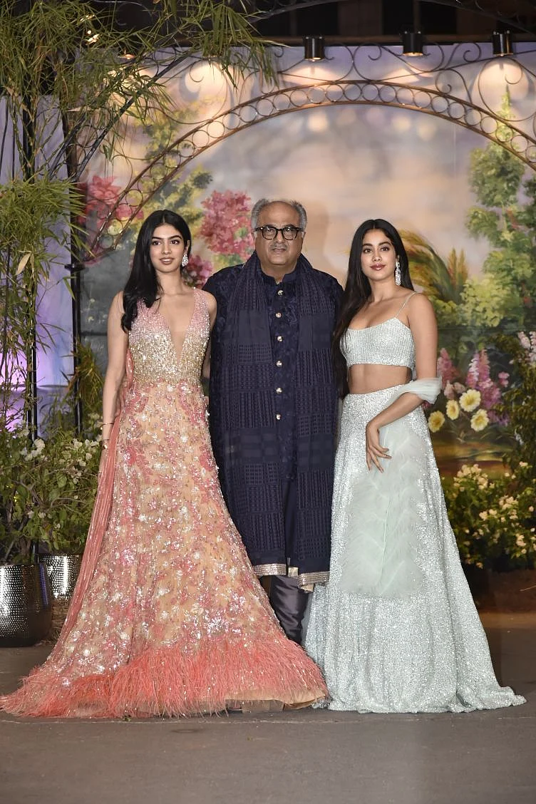 Janhvi and Khushi Kapoor pose with their father. 