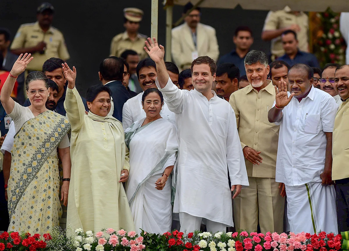 Recent defector from the Modi camp, TDP Chief Chandrababu Naidu was also invited to HD Kumaraswamy’s oath-taking ceremony.