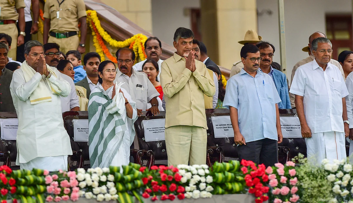Arvind Kejriwal shares stage with Siddaramaiah, Mamata Banerjee, Pinarayi Vijayan and N Chandrababu Naidu