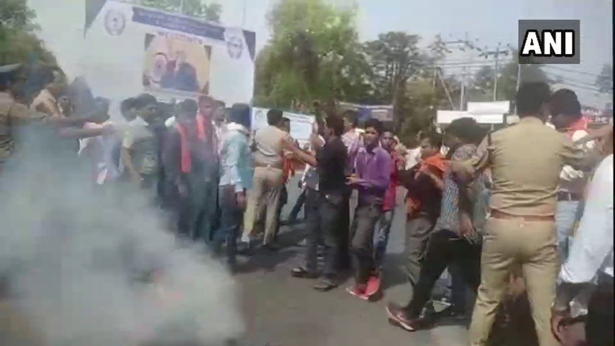 The AMU students alleged that the protesters were from Hindu Yuva Vahini, and were allowed to leave a police station even after being initially detained.