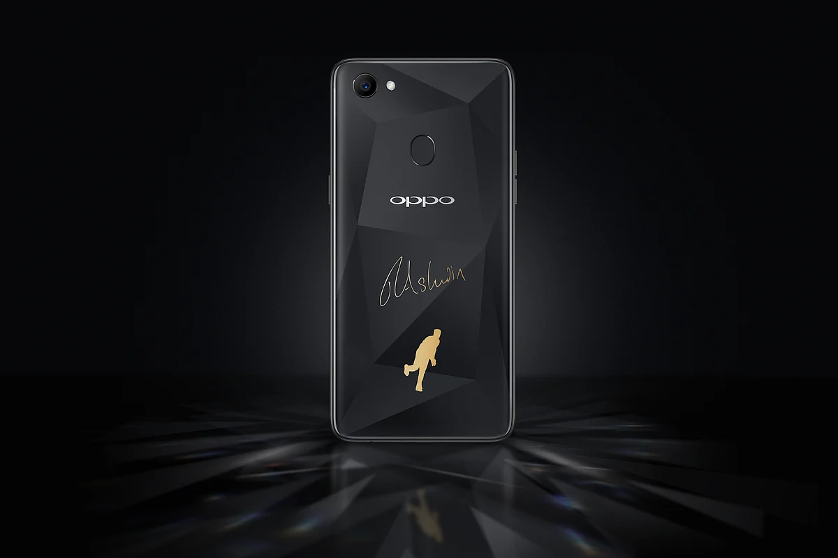 The phone’s shimmery diamond black exterior makes it all the more attractive.
