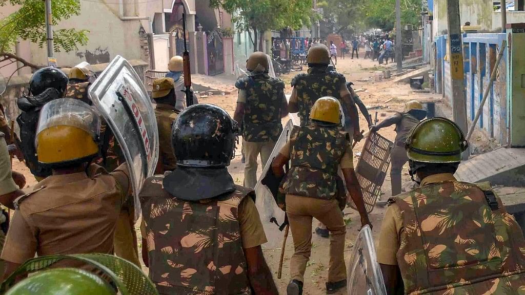 Police personnel tackles agitators in Tamil Nadu’s Tuticorin. &nbsp;