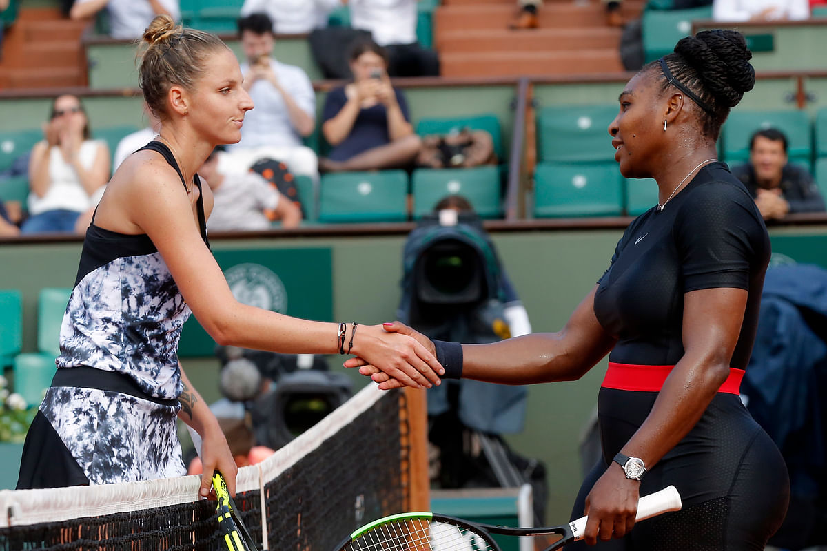Serena Williams captivated the French crowd from the start of the contest to its 7-6(4) 6-4 conclusion.