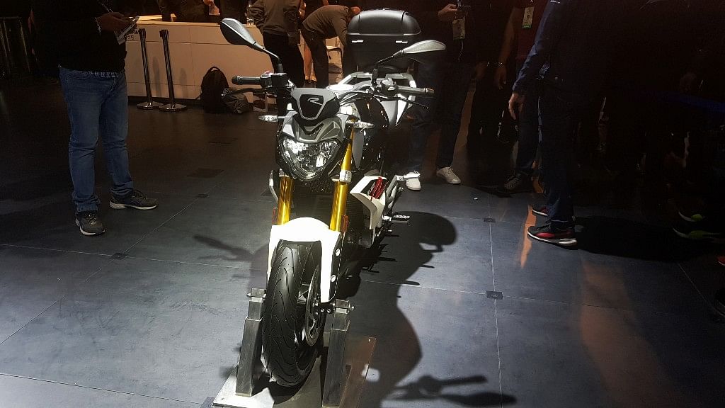 While the G310 R is the naked version, the G310 GS differentiates itself with a faring and windscreen in tow.