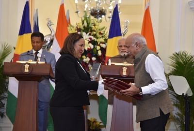 New Delhi: Prime Minister Narendra Modi and Seychelles President Danny Antoine Rollen Faure witness Exchange of Agreements, at Hyderabad House in New Delhi on June 25, 2018. (Photo: IANS/MEA)