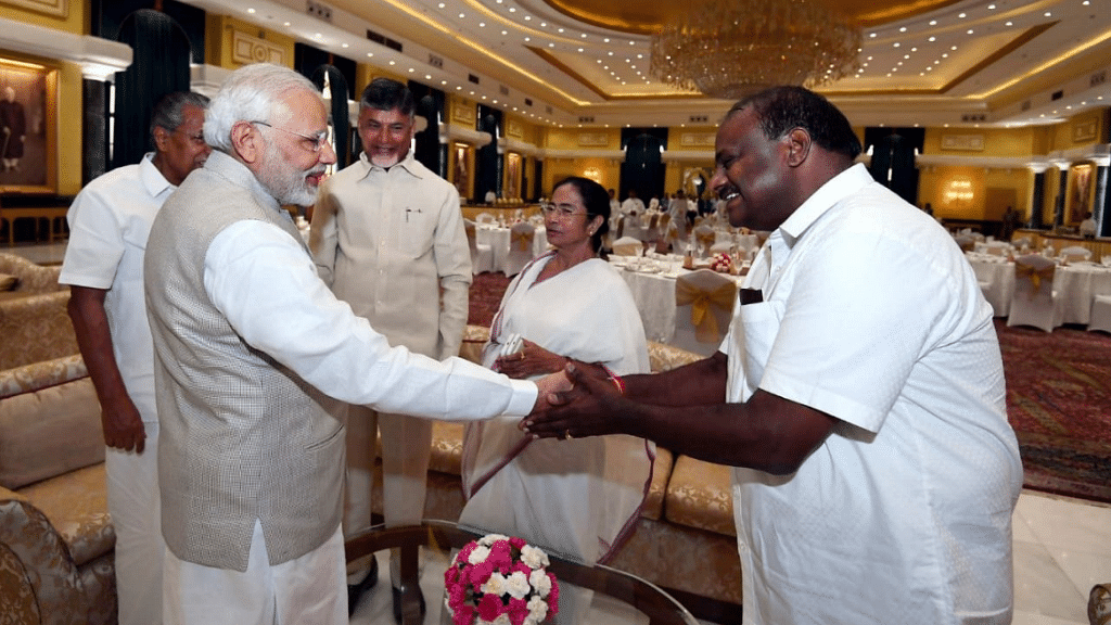 PM Narendra Modi with Karnataka CM HD Kumaraswamy, Andhra Pradesh CM N Chandrababu Naidu, West Bengal CM Mamata Banerjee and Kerala CM Pinarayi Vijayan on sidelines of NITI Aayog Governing Council meeting.