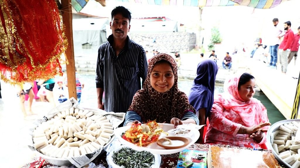 Falaq helps her father in selling items to the devotees.&nbsp;