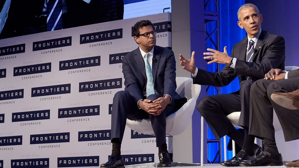 In this 13 October, 2016, file photo, Dr Atul Gawande, left,&nbsp; and former US President Barack Obama, right.&nbsp;