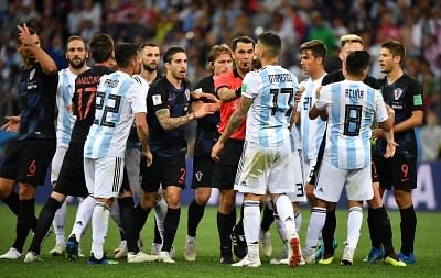 NIZHNY NOVGOROD, June 21, 2018 (Xinhua) -- Players of Argentina argue with players of Croatia during the 2018 FIFA World Cup Group D match between Argentina and Croatia in Nizhny Novgorod, Russia, June 21, 2018. Croatia won 3-0. (Xinhua/Li Ga/IANS)