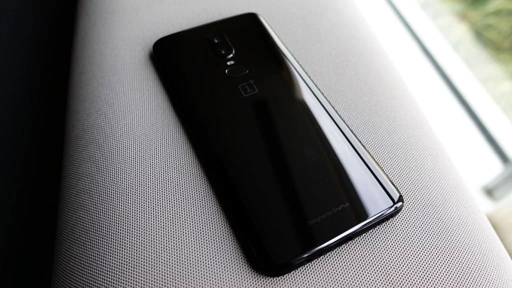 The OnePlus 6 comes with a FHD+ display