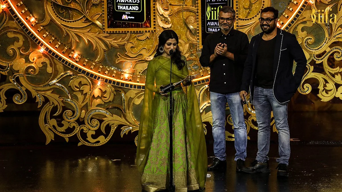 Konkana SenSharma Receives Award For Debut Director! 