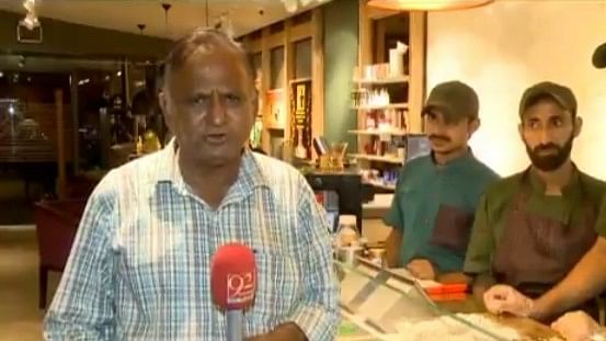 Pakistani journalist Chand Nawab in a <i>paan</i> shop.&nbsp;