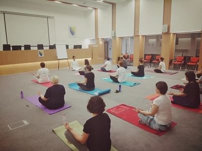 Sarajevo: People practice yoga