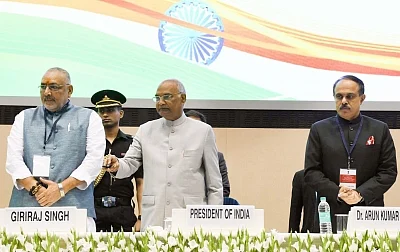 New Delhi: President Ram Nath Kovind launches the Solar Charkha Mission along with Union MoS Micro, Small and Medium Enterprises (MSME) Giriraj Singh and MSME Secretary Arun Kumar Panda at the inauguration of the National Conclave (MSME Udyam Sangam 2018) on the occasion of the 2nd United Nations MSME Day, in New Delhi on June 27, 2018. (Photo: IANS/PIB)