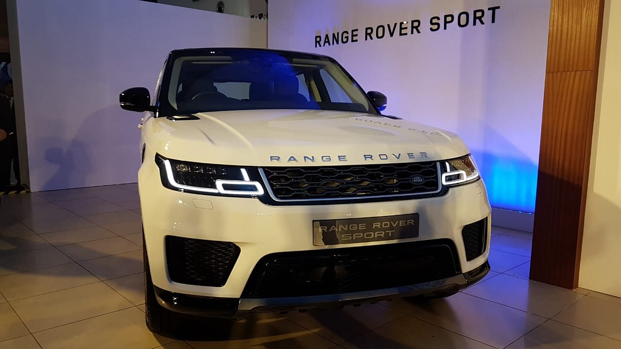 The 2018 Range Rover Sport is priced between Rs 99.48 lakh and Rs 1.97 crore.&nbsp;