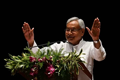 Patna: Bihar Chief Minister Nitish Kumar addresses at East India Climate Change Conclave, in Patna on June 24, 2018. (Photo: IANS)