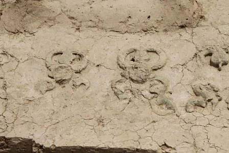 Art of burial: Horned headgears