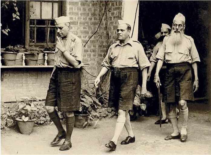 That is indeed Pandit Nehru in the picture, but he is NOT attending an RSS shakha.