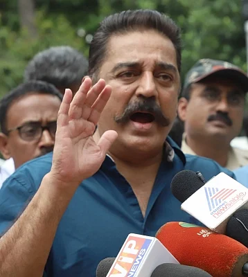 Bengaluru: Makkal Needhi Maiam chief Kamal Haasan talks to the media after meeting Karnataka Chief Minister H.D. Kumaraswamy, in Bengaluru on June 4, 2018. (Photo: IANS)