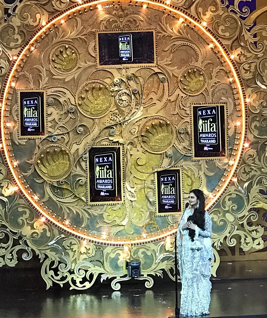 Rekhaji addresses the audience at IIFA 2018!