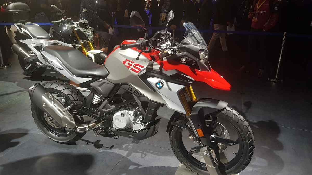 While the G310 R is the naked version, the G310 GS differentiates itself with a faring and windscreen in tow.