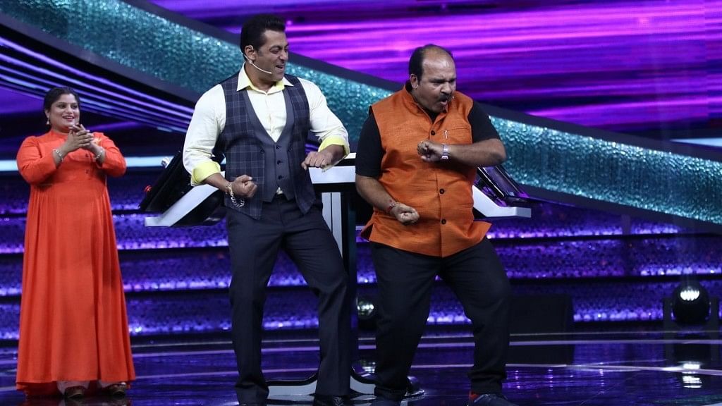 Sanjeev Shrivastava, aka India’s beloved Dancing Uncle, danced with Salman Khan on the sets of <i>Dus Ka Dum</i>.