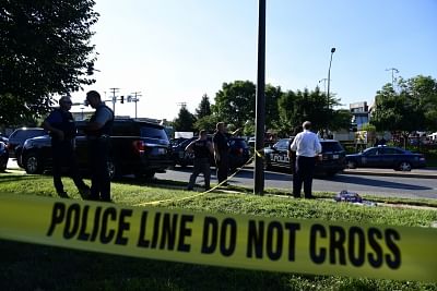 ANNAPOLIS (U.S.), June 28, 2018 (Xinhua) -- Police officers secure the scene of a mass shooting in Annapolis, the capital city of eastern U.S. state Maryland, on June 28, 2018. Five people were killed on Thursday afternoon with several "gravely injured" in a mass shooting at local daily newspaper Capital Gazette in Annapolis, police said. (Xinhua/Yang Chenglin/IANS)