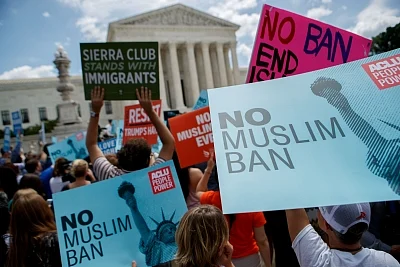 WASHINGTON, June 26, 2018 (Xinhua) -- People gather to protest Supreme Court
