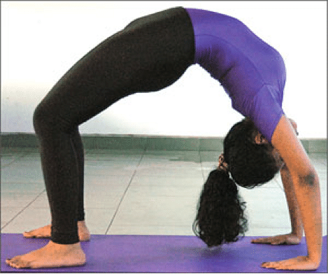 Get the abs of your dreams with these simple yoga asanas.