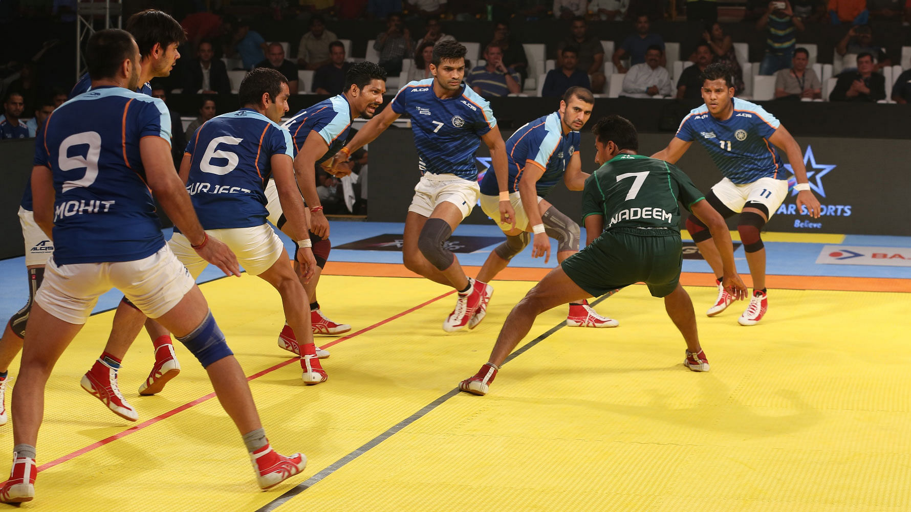 Unbeaten India cruised to the semi-finals of the Kabaddi Masters after four straight wins.&nbsp;