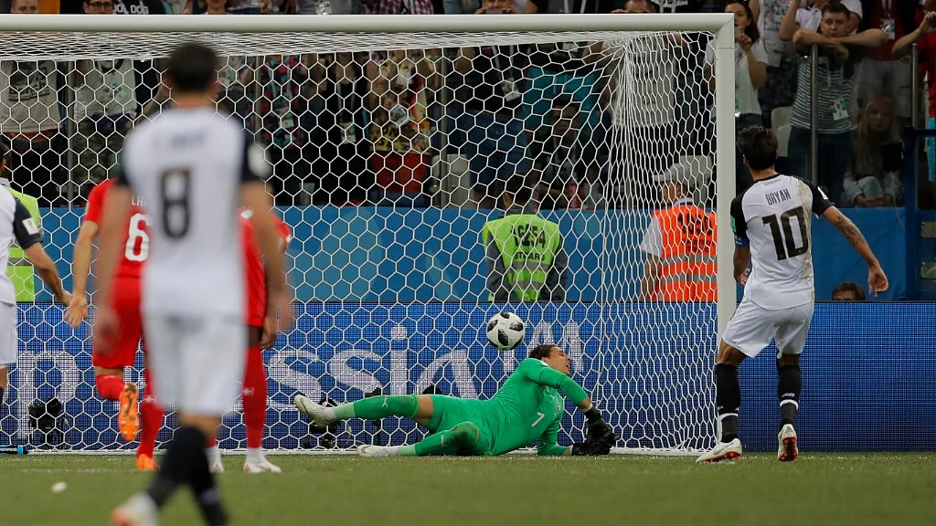 Costa Rica’s Bryan Ruiz (right) shoots a penalty kick to score an own goal by Switzerland goalkeeper Yann Sommer during their Group E match at the Nizhny Novgorod Stadium on Wednesday.