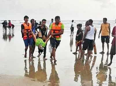 5 people drowned at the Arey Ware beach on Sunday.