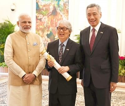 Modi hands over Padma Shri to ex-Singapore diplomat