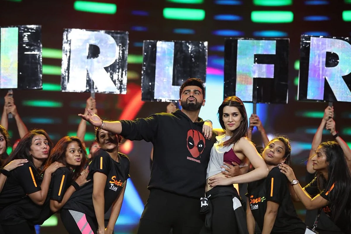 Arjun and Kriti caught during practise. 