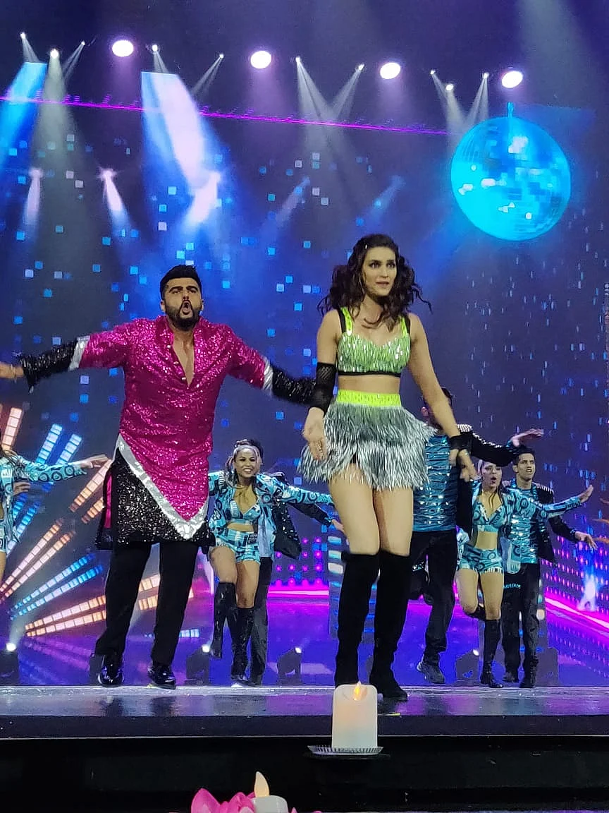 Arjun Kapoor and Kriti Sanon dance to Tune Maari Entriyaan 