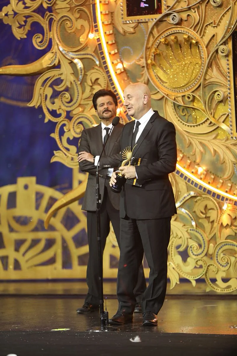Anil Kapoor presents the Life Time Achievement Award to Anupam Kher