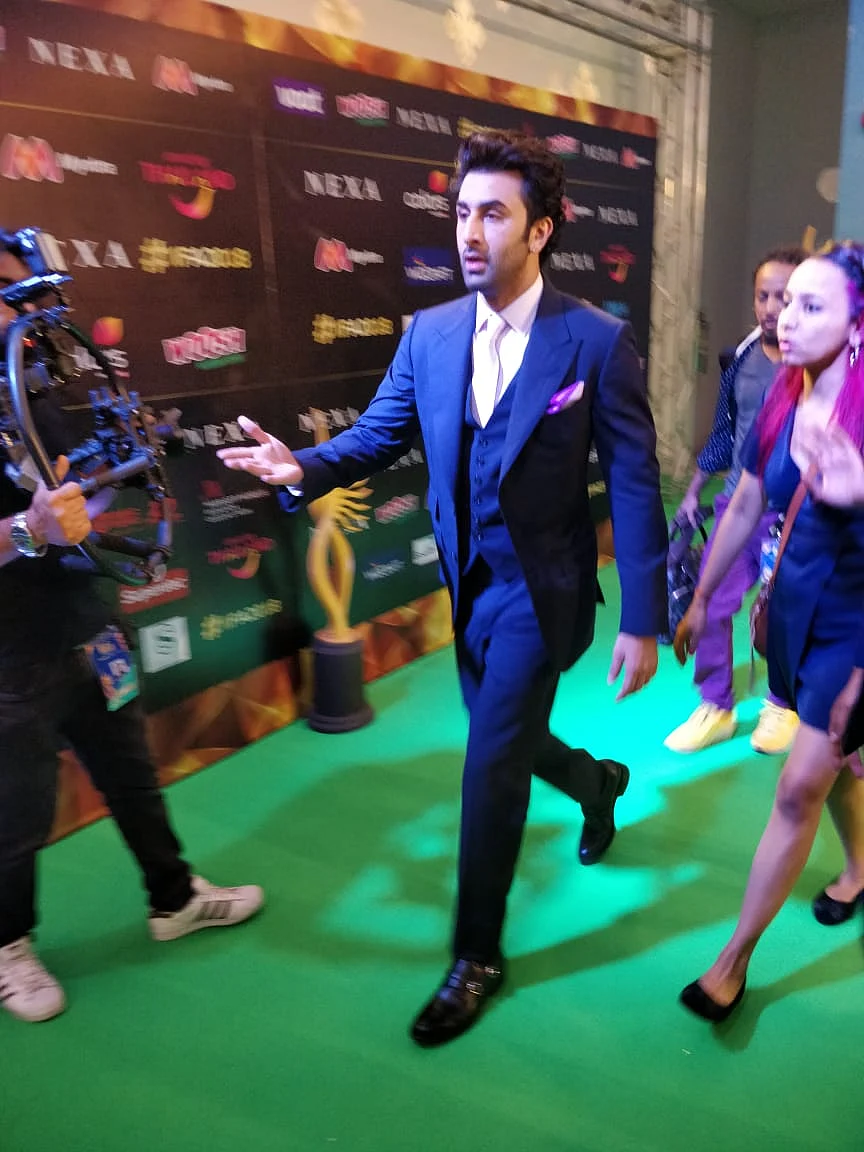 Ranbir Kapoor looks dashing at IIFA 2018! 