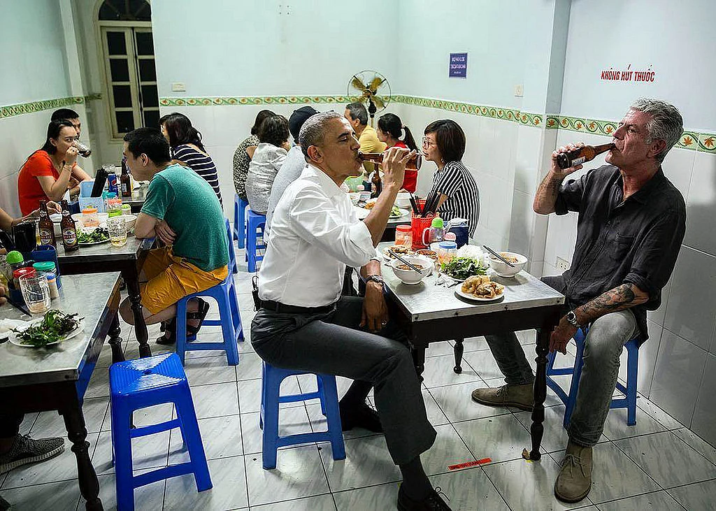 Bourdain and Obama Eat Cheap Noodles, Drink Cold Beer in Vietnam.