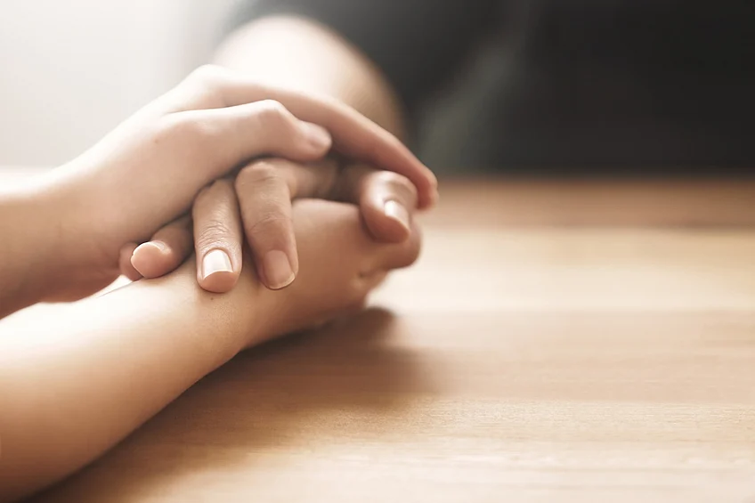 A support giver should be tuned in to the mourner’s emotions. (Photo: iStock)